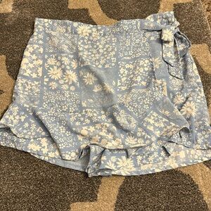 White and blue floral skirt Altr’d state size large